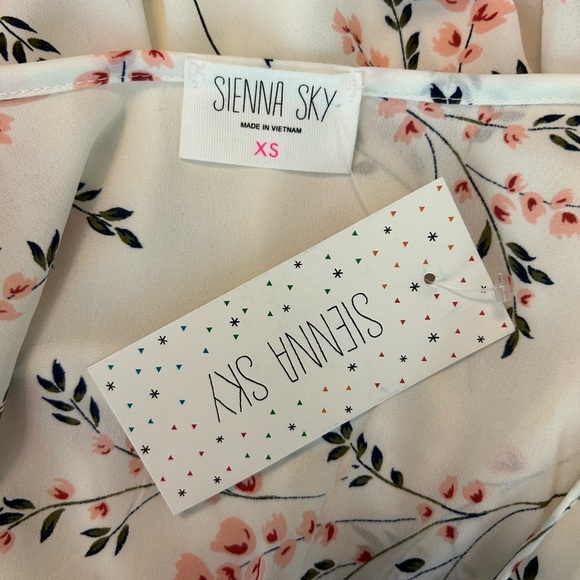 Sienna Sky Faux Wrap Floral Long Sleeve Top SZ XS in White Pink Print Boho NEW - Picture 6 of 7